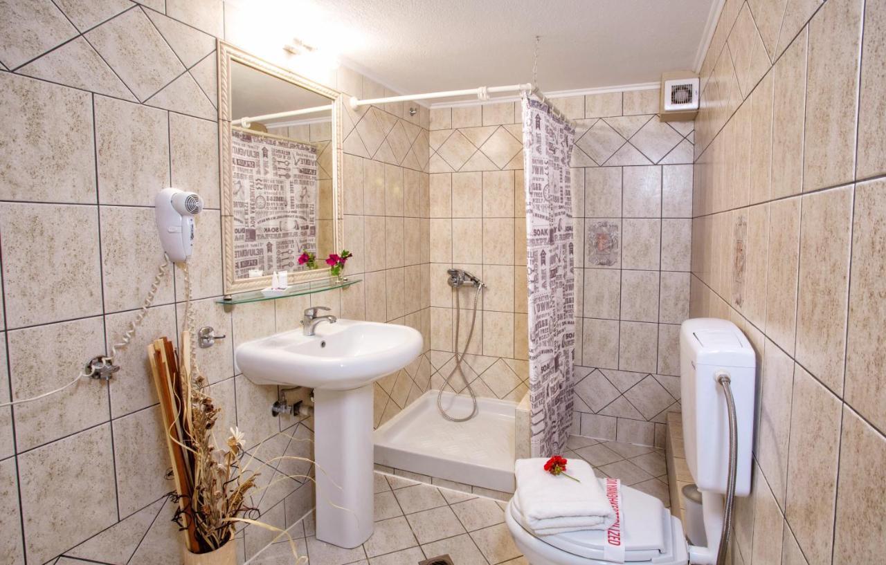Golden Suites Ofrínion Eksteriør billede